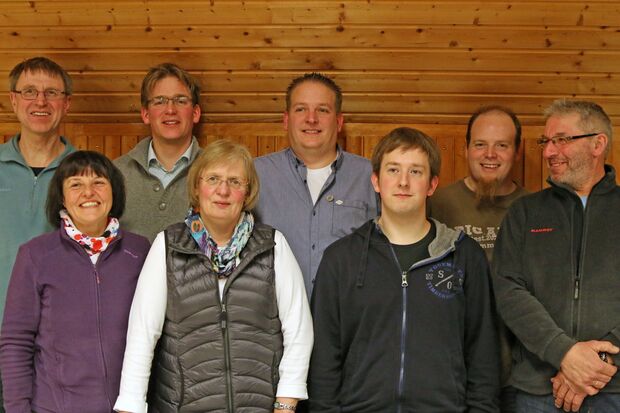 Vorstand des Kanu-Clubs (von links): Andreas Bank, Sabine Bank, Benedikt Wrede, Andrea Allary, Oliver Nolte, Lukas Haferkemper, Bastian Hülsenbeck und Lothar Gröhling FOTO: ANDREAS DUNKER