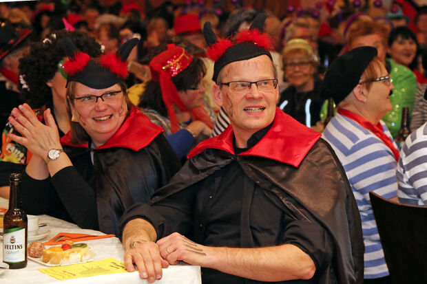 Teuflische Kostüme: Martina und Martin Michalzik FOTO: ANDREAS DUNKER