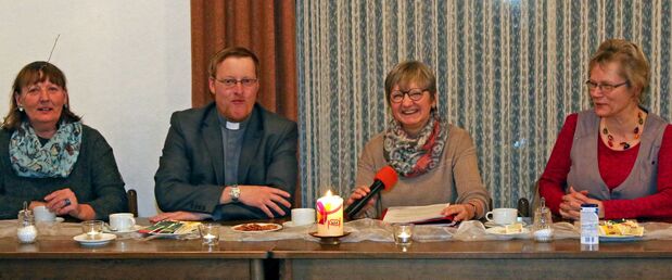 Kassiererin Susanne Spieker-Trampenau, Präses Vikar Alexander Plümpe, Sprecherin Lydia Münstermann und Bildungsbeauftragte Christa Schulze (von links) FOTO: ANDREAS DUNKER