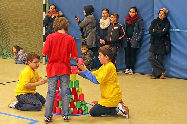 Sportunterricht in der Turnhalle FOTO: ANDREAS DUNKER