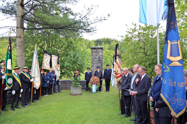Gedenkfeier am Mahnmal zu Ehren der Opfer der Möhnekatastrophe FOTO: ANDREAS DUNKE