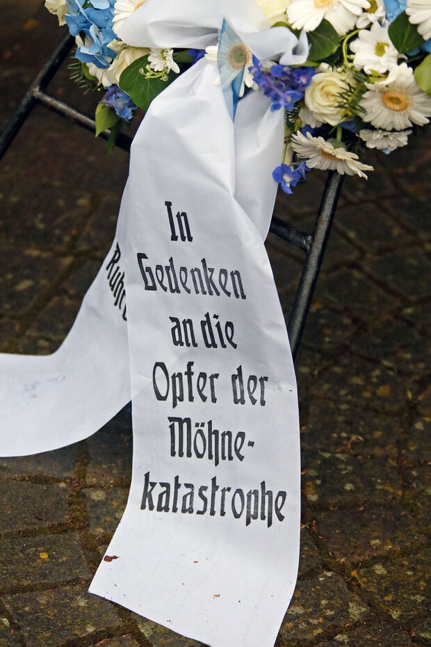 Kranz zu Ehren der Wassertoren - aufgenommen am Möhnesee FOTO: ANDREAS DUNKER