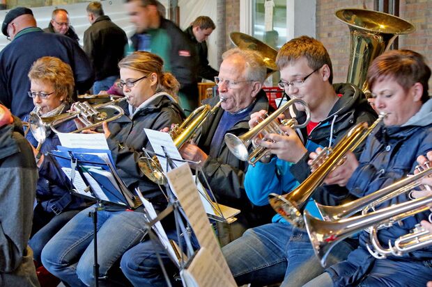 Bläser des Musikvereins Echthausen FOTO: ANDREAS DUNKER