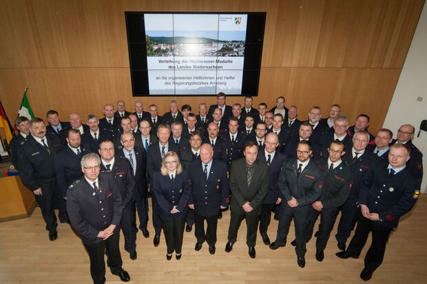 Von den 591 Helfern nahmen an der Verleihung 60 Personen, als Delegation der einzelnen Feuerwehr- und Hilfseinheiten, stellvertretend teil. – Darunter auch Peter Esser von der Freiwilligen Feuerwehr der Gemeinde Wickede (Ruhr).