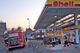 Auslaufendes Benzin: Feuerwehr-Einsatz an der Shell-Tankstelle