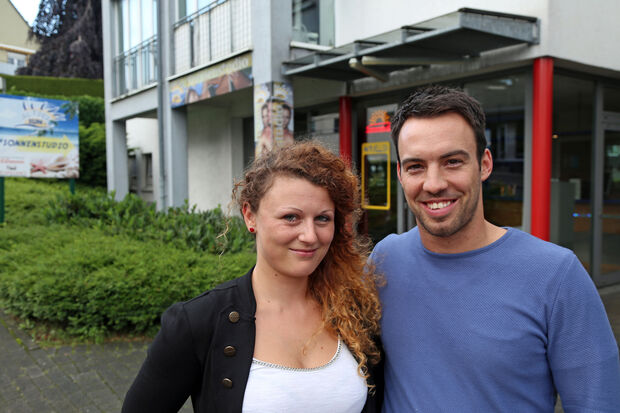 Ramona Bochnia (26) und Mark Noisten (27) haben eine Gesellschaft bürgerlichen Rechts (GbR) gegründet und wollen künftig gemeinsam das Sonnenstudio im "Brahmschen Eck" betreiben. FOTO: ANDREAS DUNKER