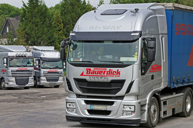 Lkw der Spedition Bauerdick am Firmensitz in Wickede ARCHIVFOTO: ANDREAS DUNKER