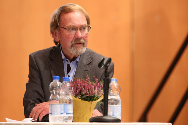 Heinz Vihrog, Sprecher des fünfköpfigen Flüchtlings-Freundeskreises "Menschen helfen Menschen" in der Gemeinde Wickede (Ruhr) FOTO: ANDREAS DUNKER
