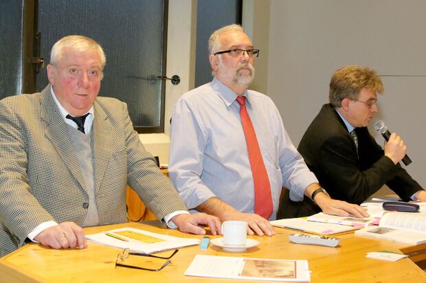 Die drei „Dorf-Archivare“: Peter Fildhaut Edmund Schmidt und Christian Meier FOTO: ANDREAS DUNKER