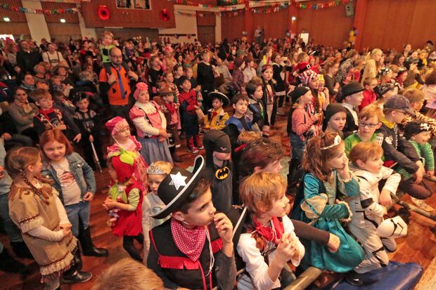 Unzählige Kinder in bunten Kostümen bildeten das begeisterte Publikum beim TV-Kinderkarneval. FOTO: ANDREAS DUNKER